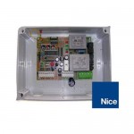 CUADRO ENROLLABLE HOMBRE PRESENTE EN BAJADA